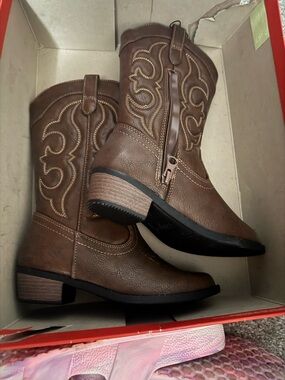 Cat & Jack Brown Girls' Western Pull-On Boots with Zipper